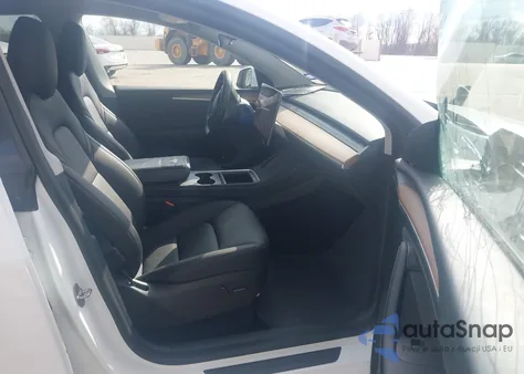 2023 Tesla Model Y Awd/Long Range Dual Motor All-Wheel Drive z USA, uszkodzony, nr VIN 7SAYGDEE9PA097396